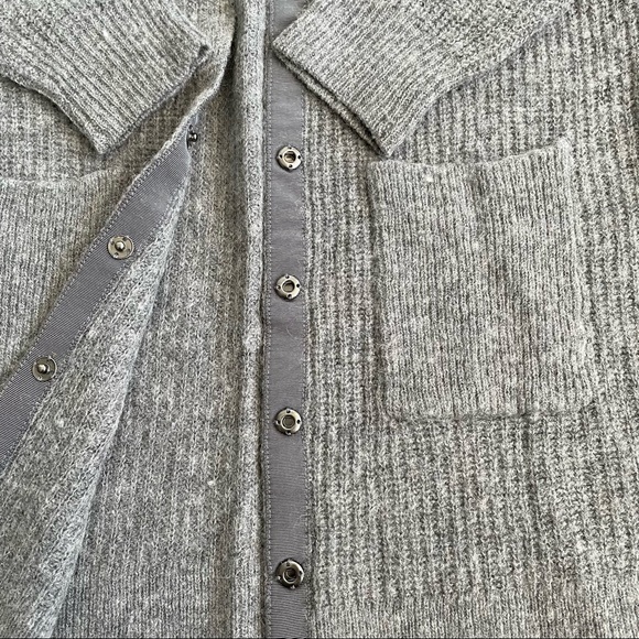 💗 Banana Republic Gray Cardigan - Picture 2 of 5